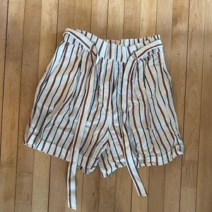 Women’s size 6 H&M linen paper bag high waisted shorts